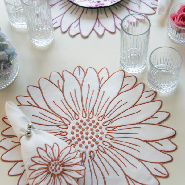 Papatya Model Amerikan Servisi, Turuncu sofra üzerinde kullanımı