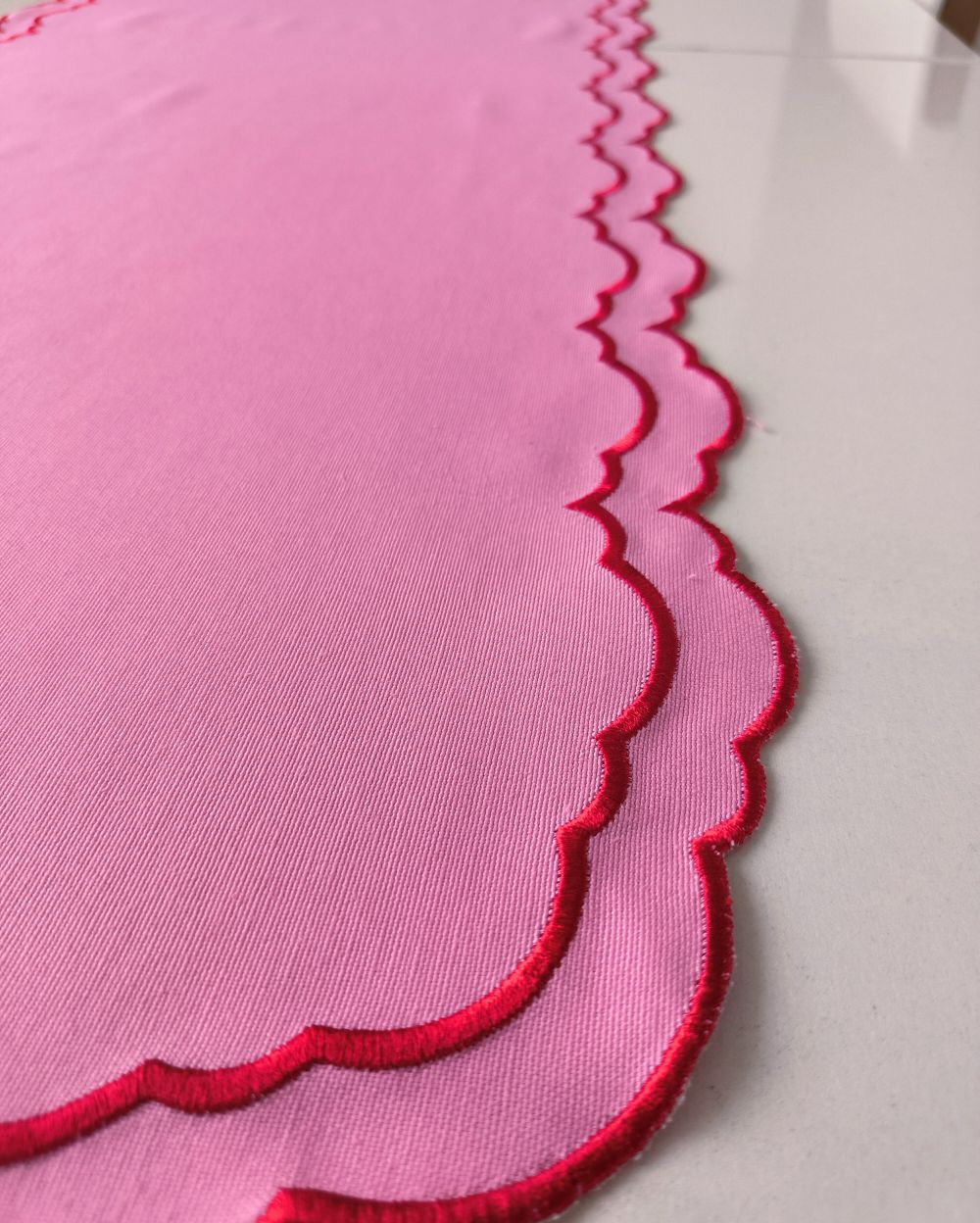 Kıvrımlı Kenar Pembe Runner