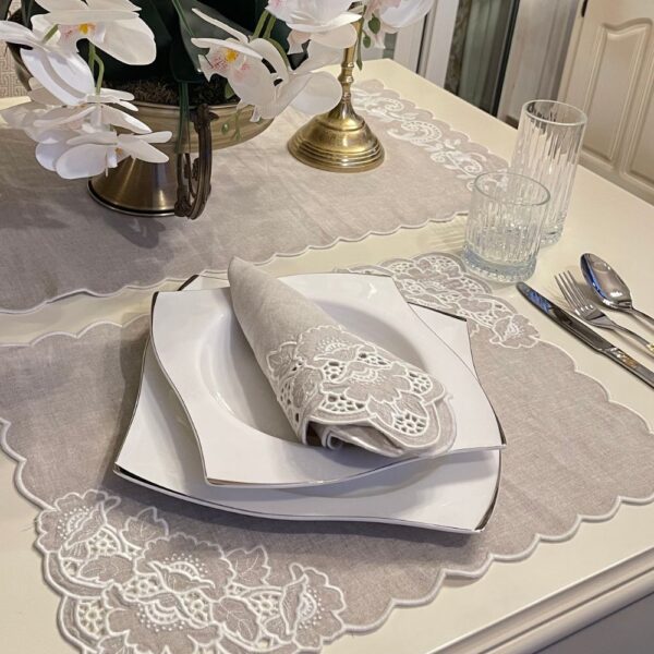 Evalı Delik İşi Yemek Peçetesi - Kabartma Nakışlı Keten
