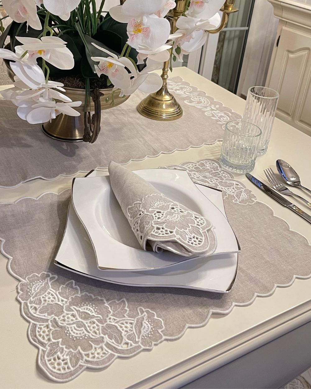 Evalı Delik İşi Yemek Peçetesi - Kabartma Nakışlı Keten